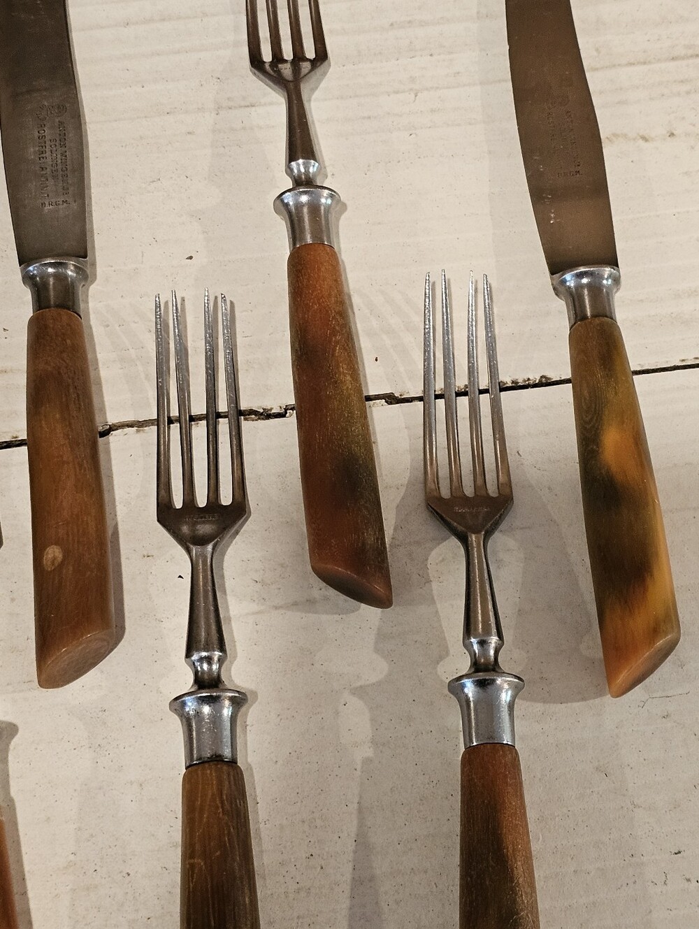Vintage 50s MCM Anton Wingen Jr. Natural Horn Cutlery Set - 6 Forks & 3 Knives - Picture 3 of 16